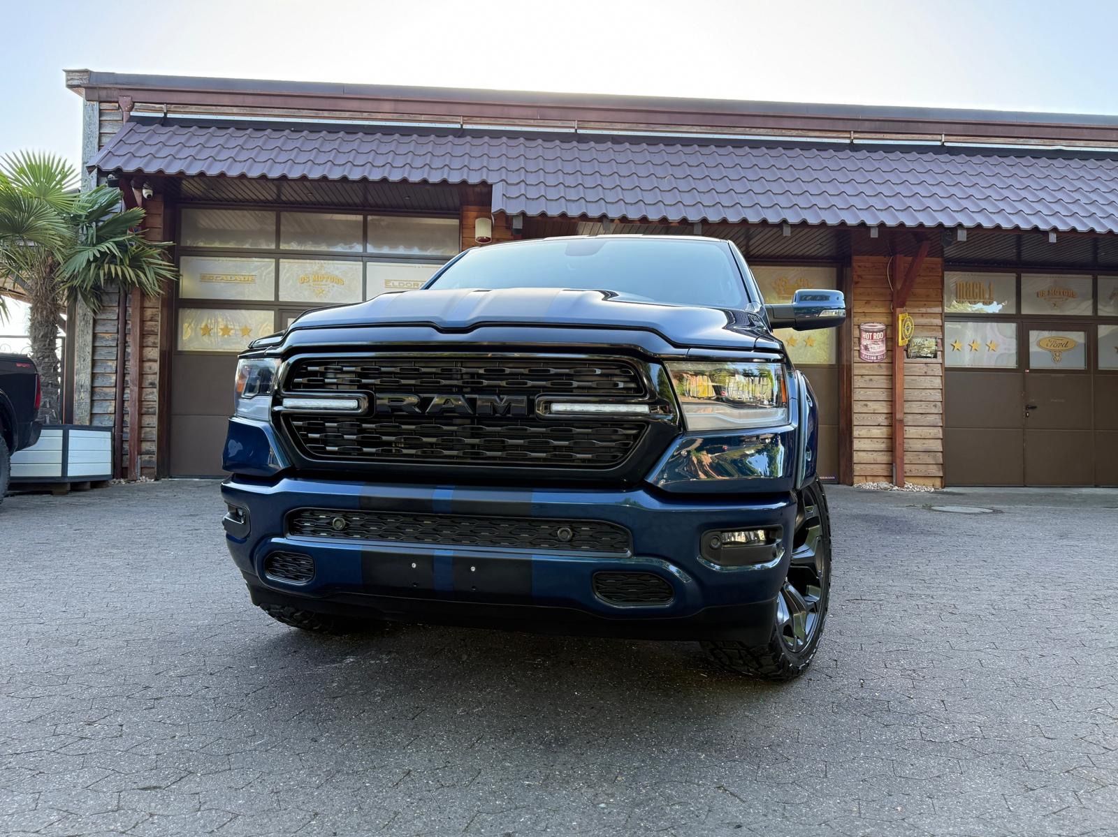 Dodge V8*4X4*PANO*12"RADIO*El.-TRITT*AHK*NAVI*GARANTIE