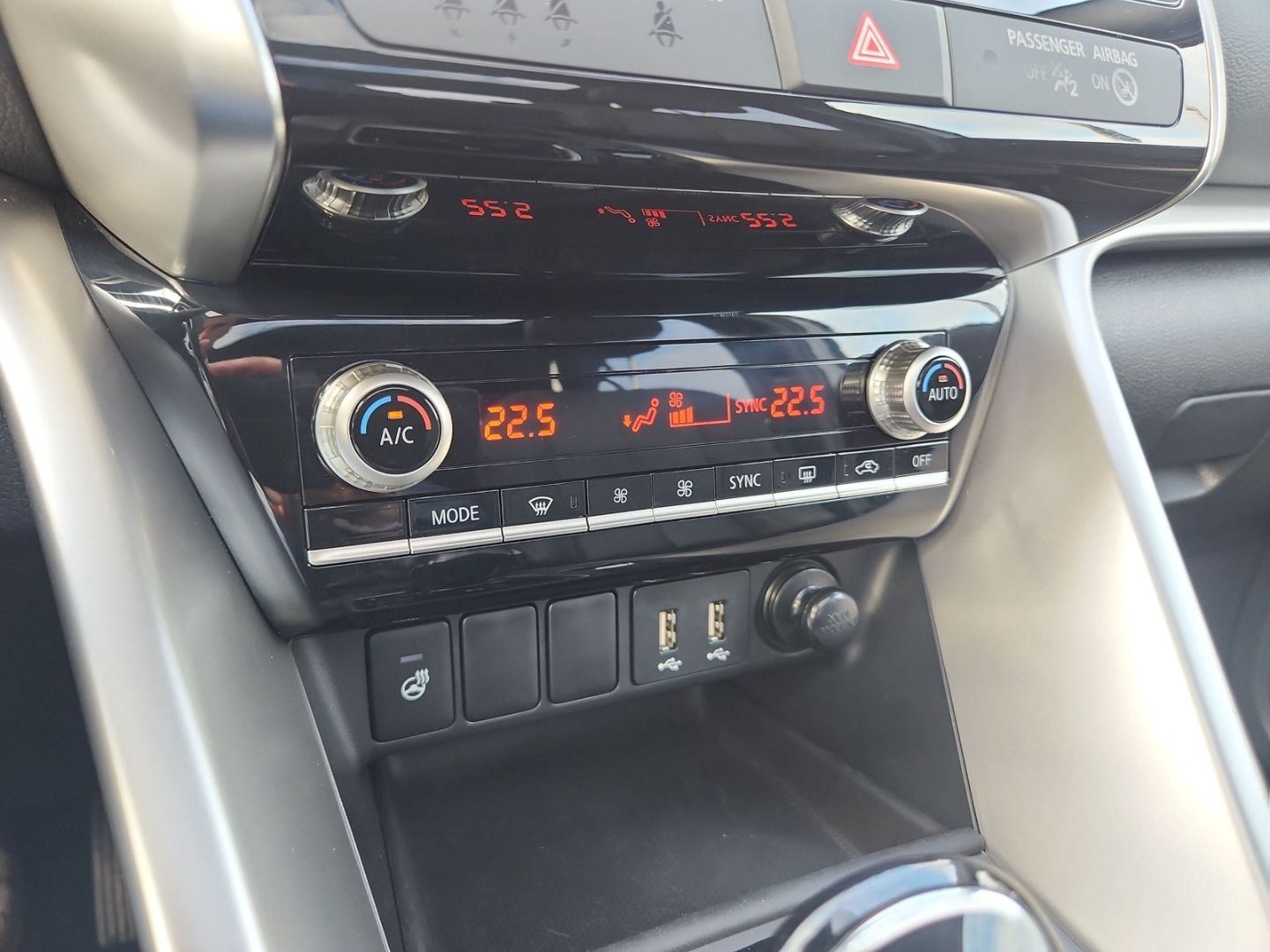 Mitsubishi Eclipse Cross Plug-In Hybrid Top Pano Leder Head