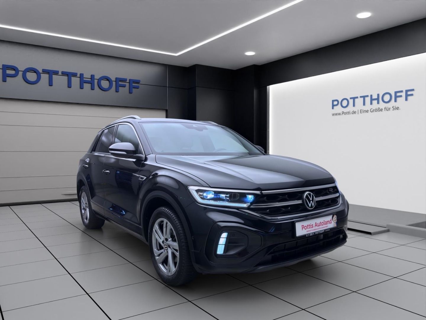 Volkswagen T-Roc 1.5 TSI DSG R-LINE - Samsaru's Car Outlet