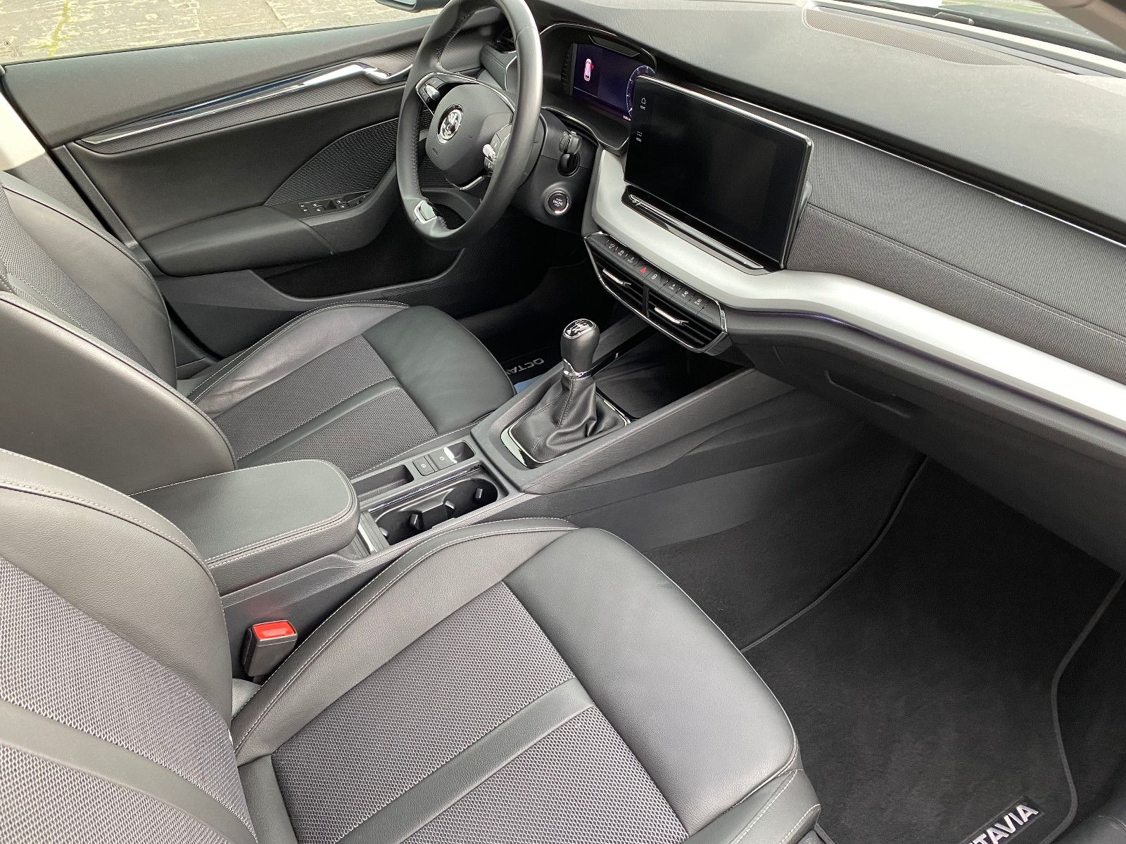 Skoda Octavia Combi 1.5 TSI Style - Samsaru's Car Outlet