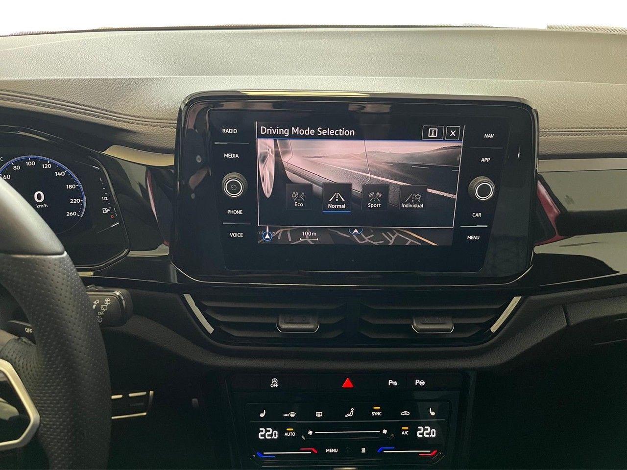 Volkswagen T-Roc 2.0 TSI DSG 4MOTION R Line - Samsaru's Car Outlet