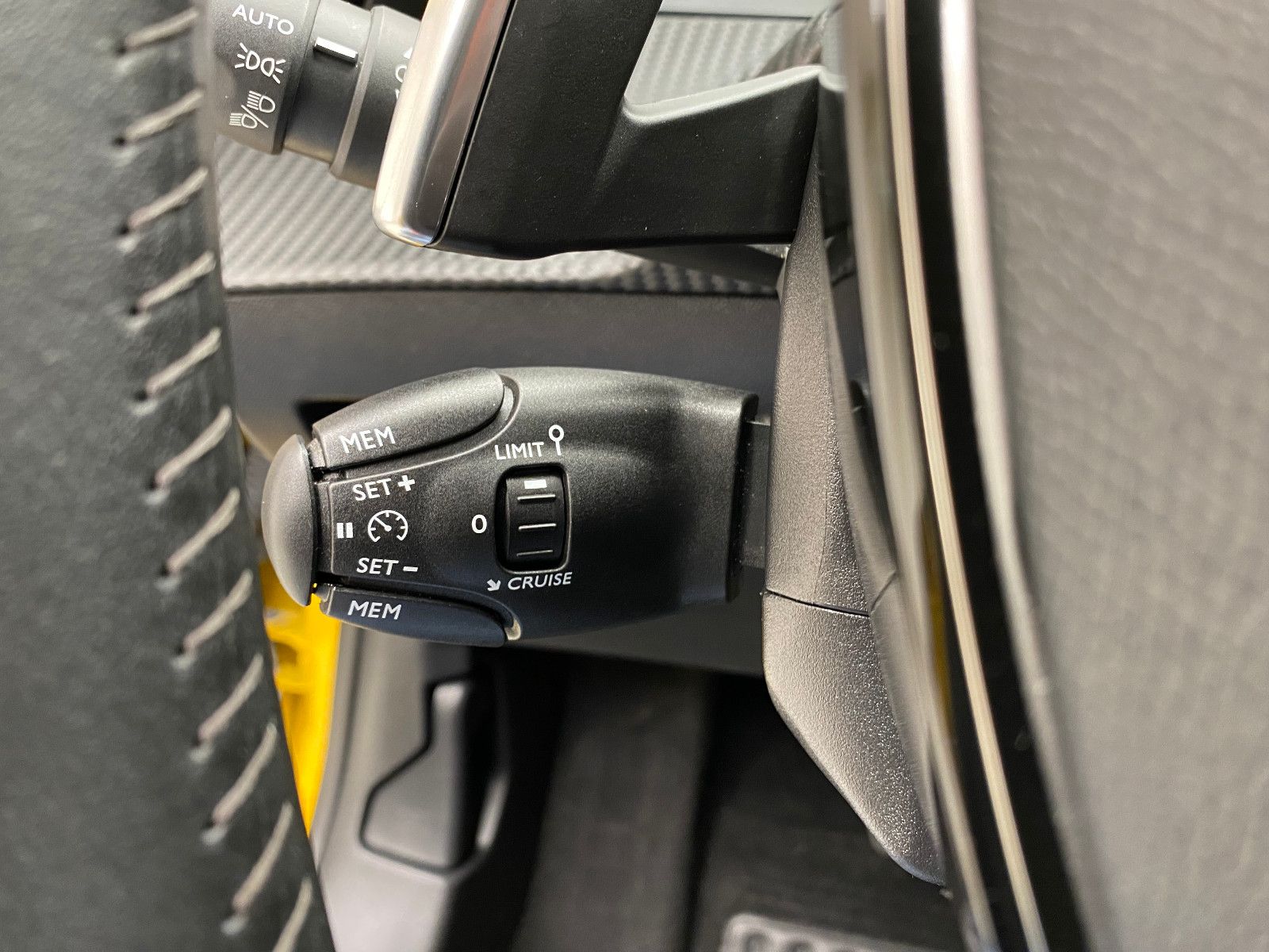 Peugeot 208 Active Pack 1.2 Automatik - Samsaru's Car Outlet