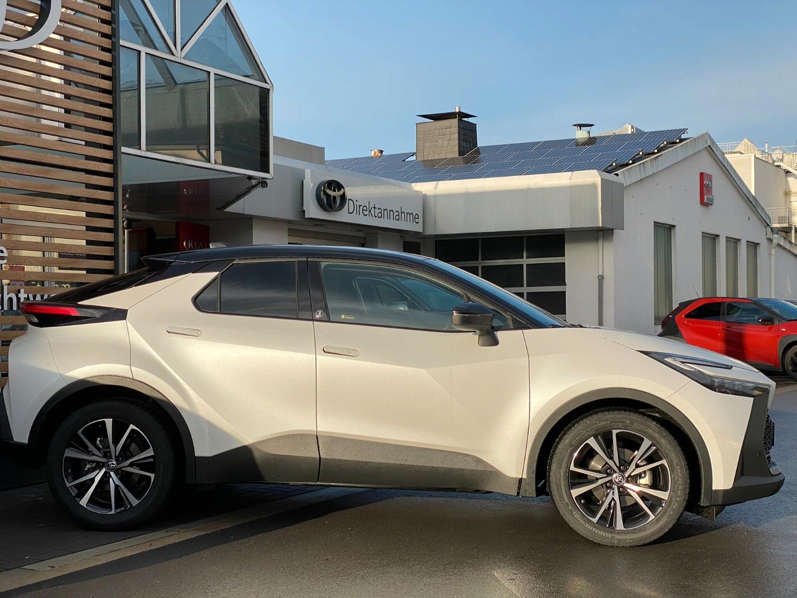 Toyota C-HR 1.8 Hybrid - Samsaru's Car Outlet