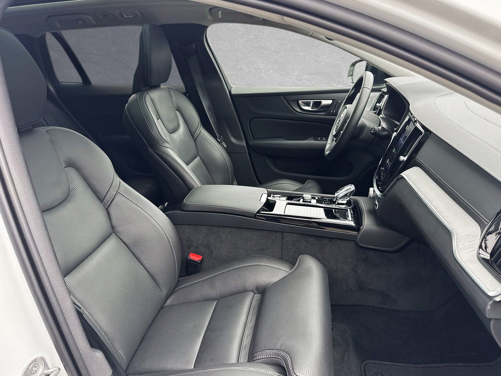 Volvo V60 T6 AWD Ultra Dark Plug-in Hybrid+AHK