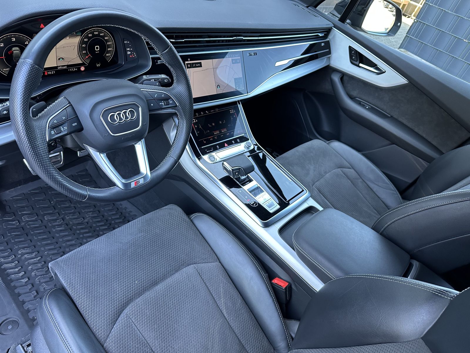 Audi Q7 50 TDI S-Line Black 7Sitzer NAV+MATRIX+AHK+VC