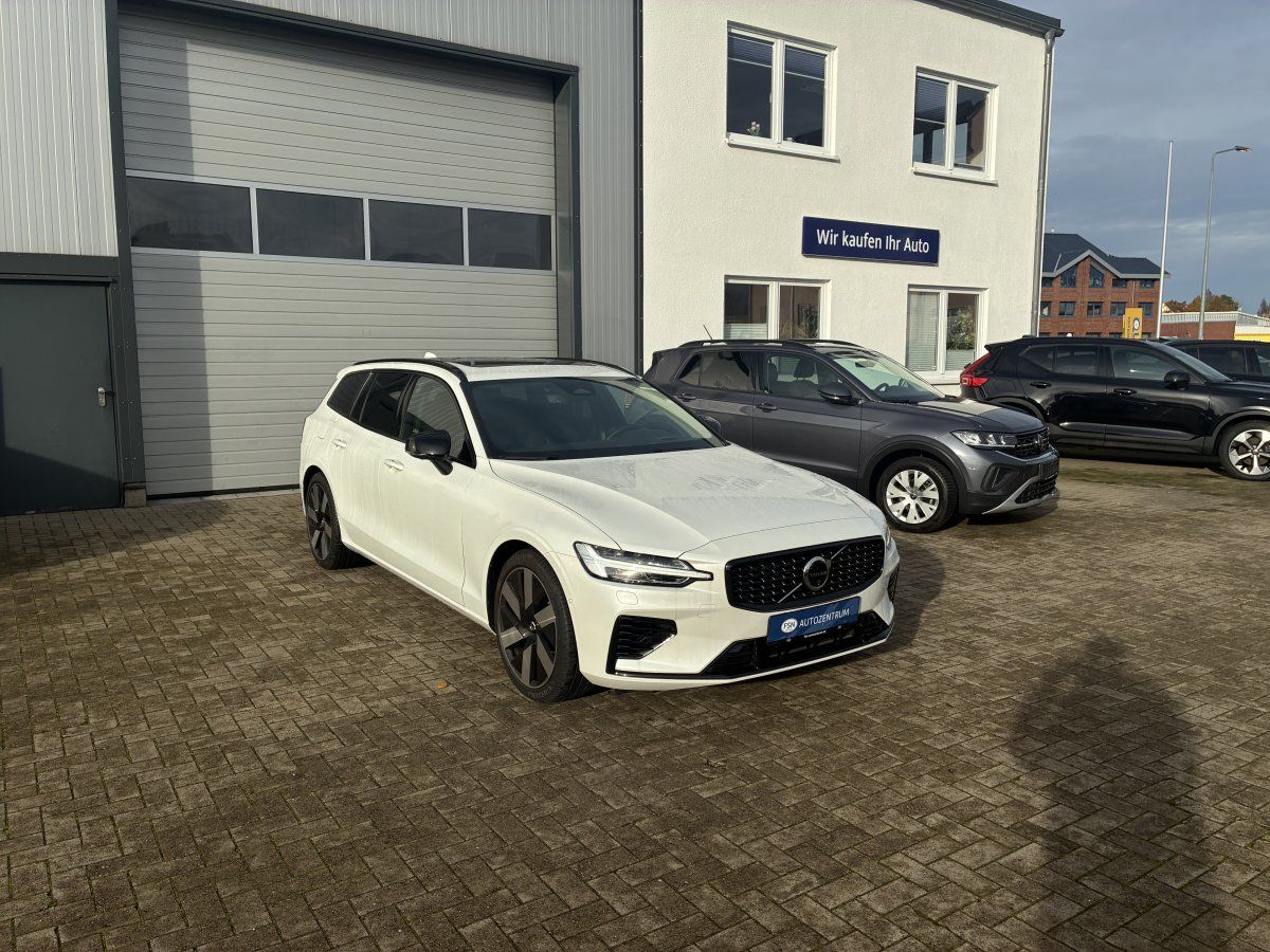 Volvo V60 T6 Ultra Dark AWD Plug-in Hybrid B&W AHK
