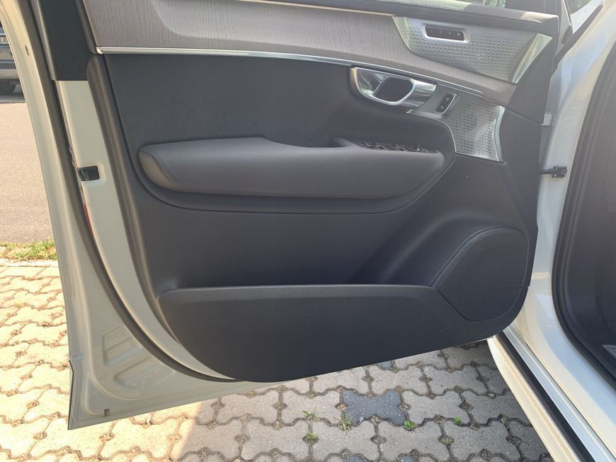 Volvo XC90 T8 AWD Plug-in Hybrid Ultra Dark
