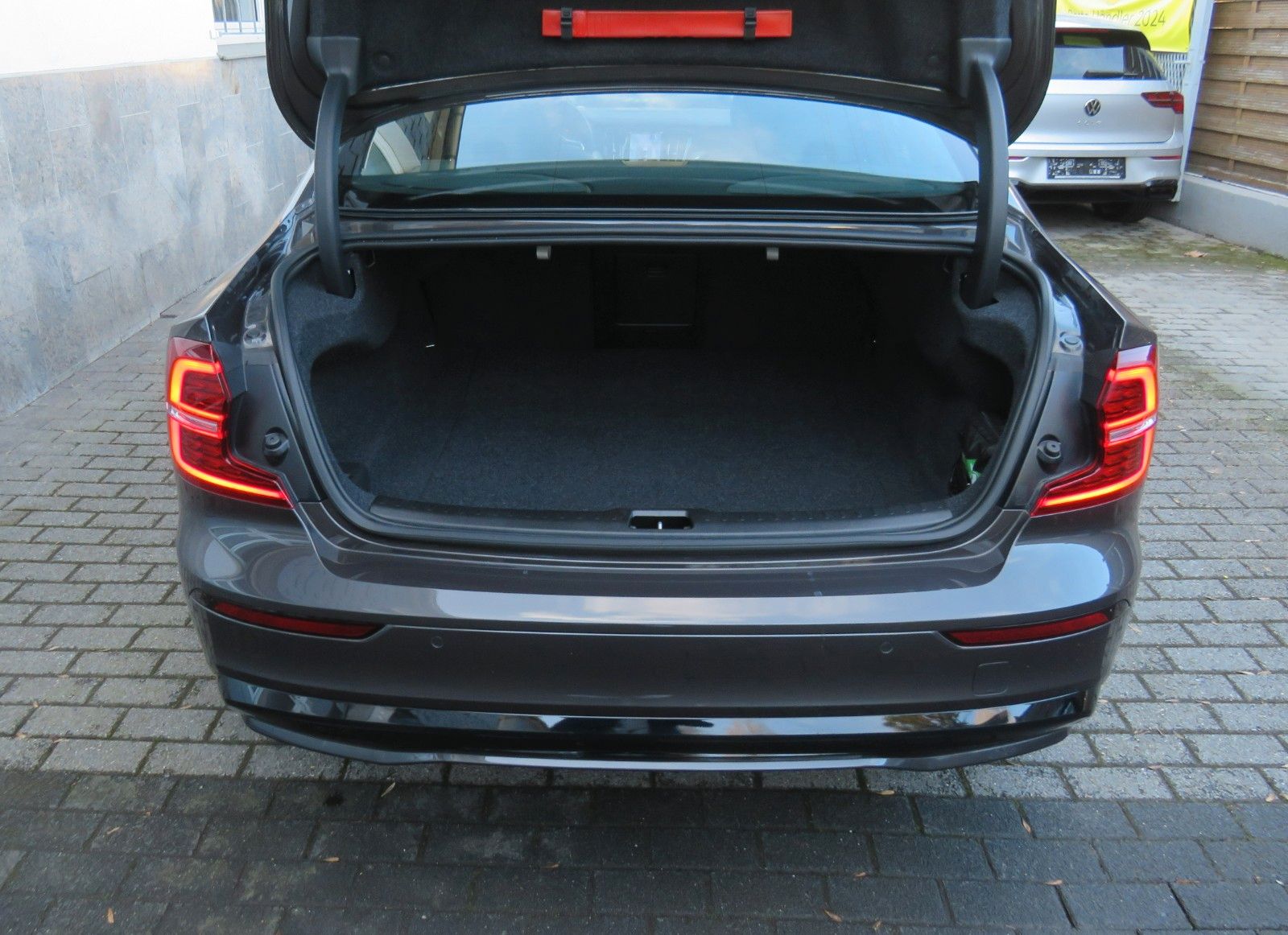 Volvo S60 Ultimate Dark AWD // Pano, Pilot, 360°