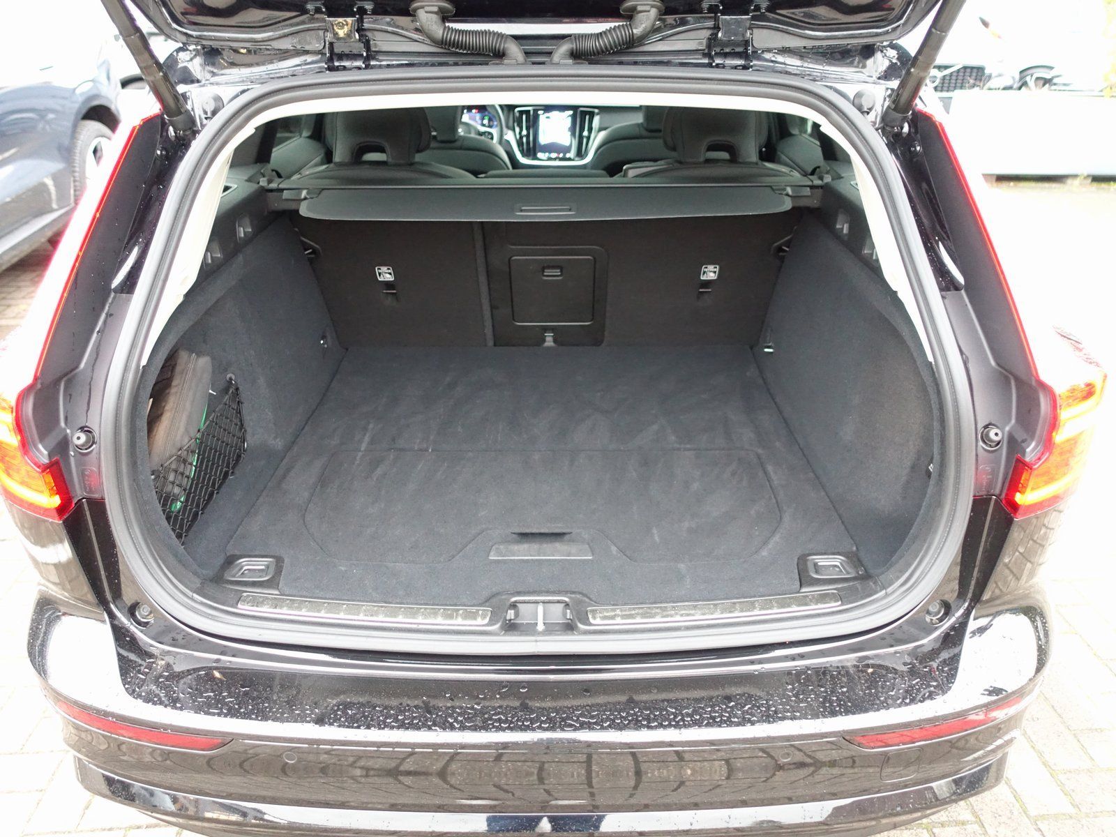 Volvo V60 Plus Dark T6 AWD Plug-in Hybrid AHK/360°/KAM