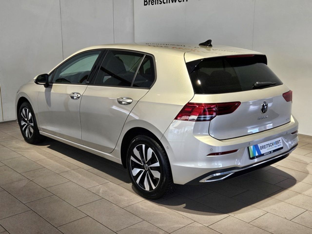 Volkswagen Golf 1.5 eTSI Move - Samsaru's Car Outlet