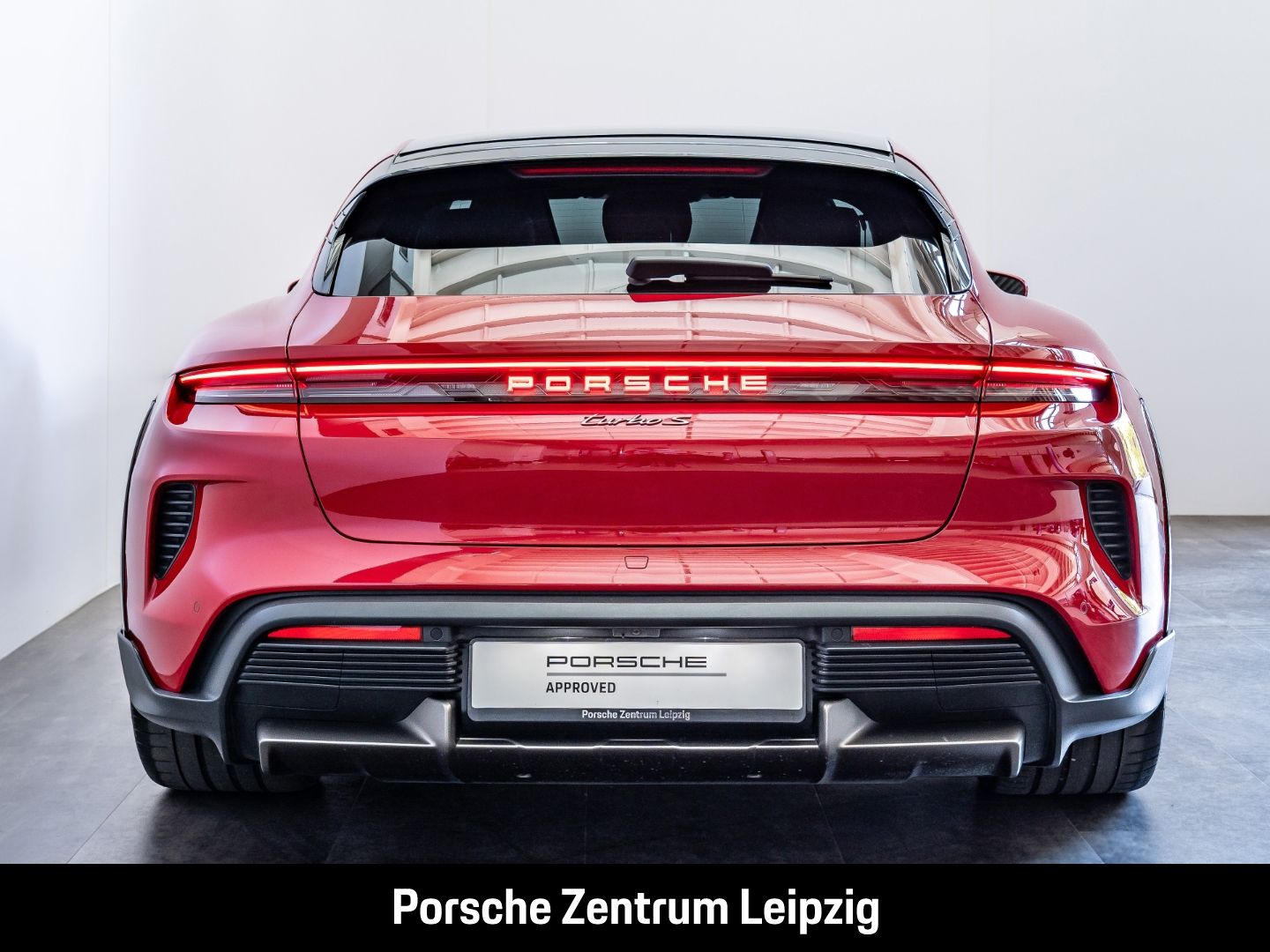 Porsche Taycan Turbo S Cross Turismo Burmester PCCB