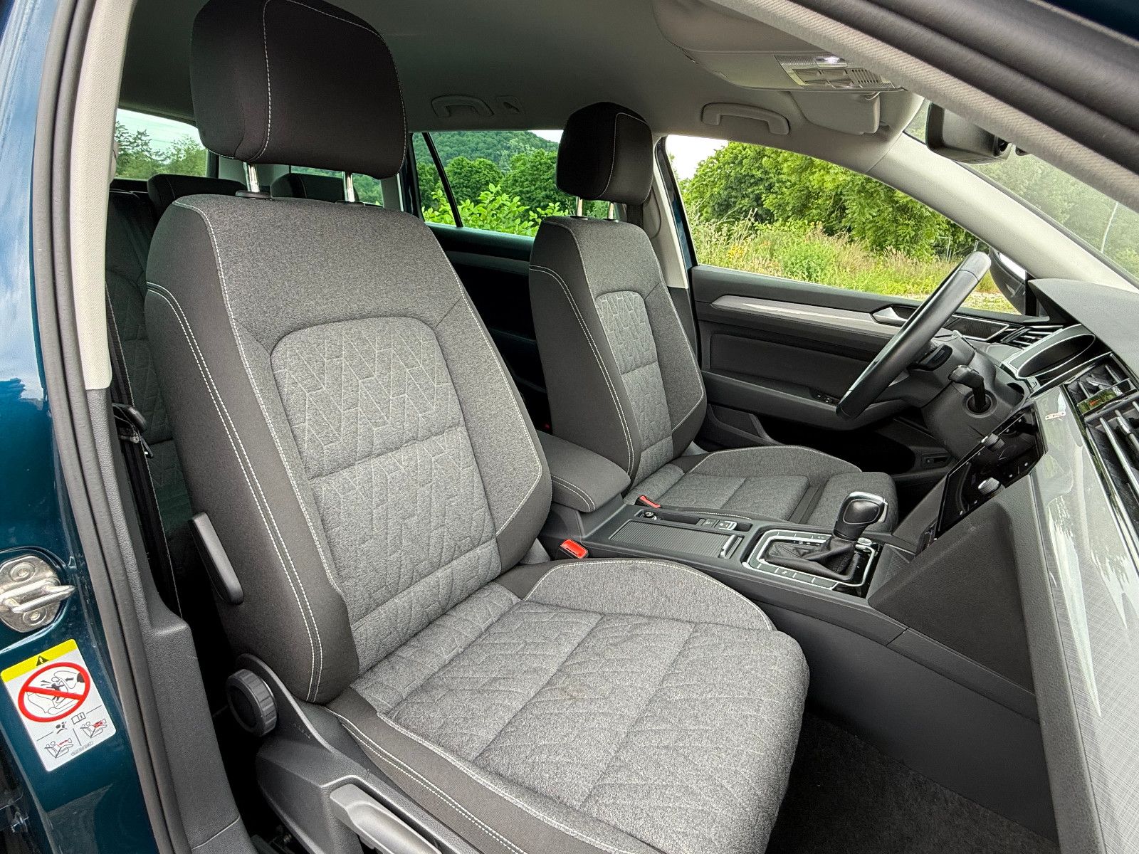 Volkswagen Passat Variant Business - Samsaru's Car Outlet