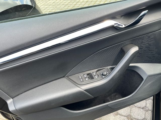 Skoda Octavia Combi First Edition 2.0 TDI DSG - Samsaru's Car Outlet