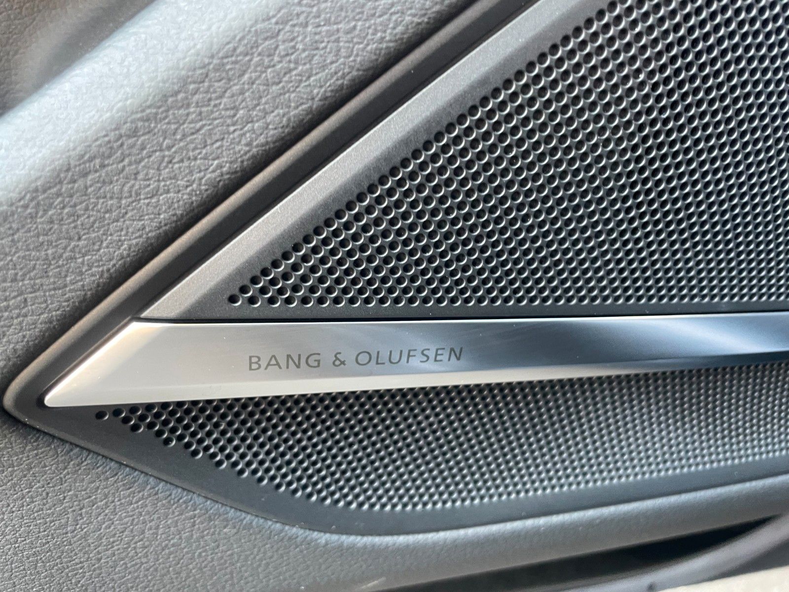 Audi A8 50 TDI quattro S line - Samsaru's Car Outlet
