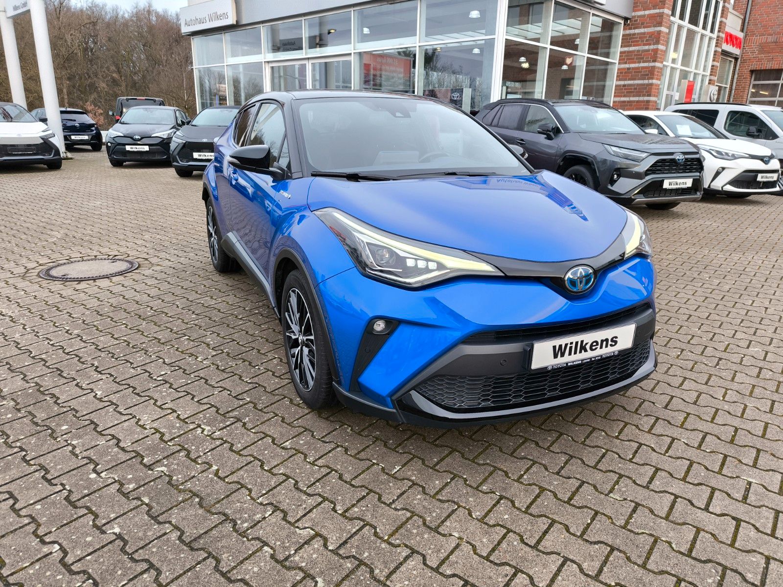 Toyota C-HR Hybrid Style - Samsaru's Car Outlet