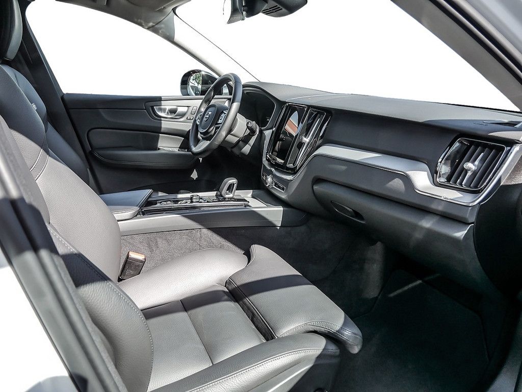 Volvo XC60 B4 Plus Dark AWD