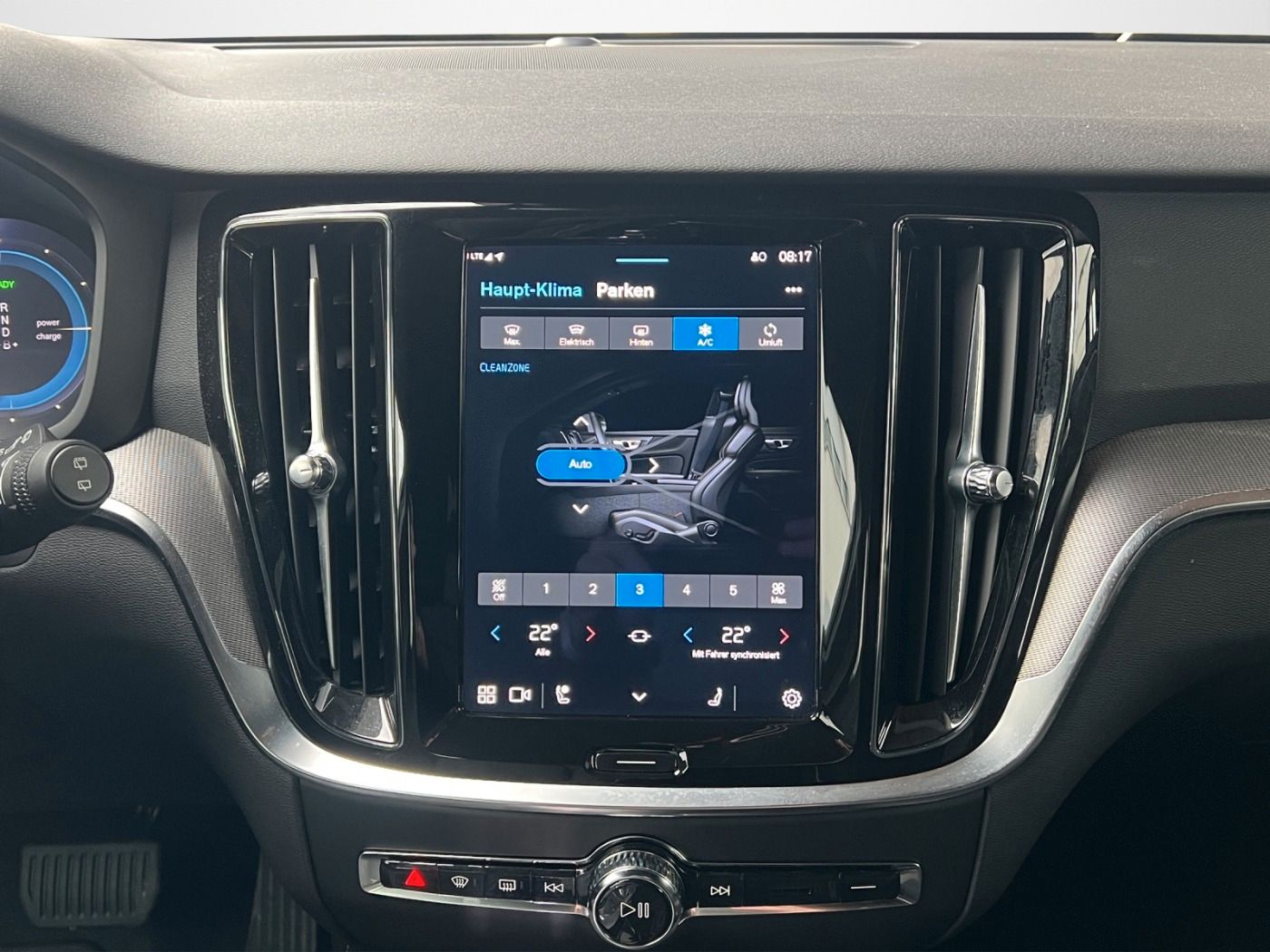 Volvo V60 T8 Plus Dark LED*AHK*4xSHZ