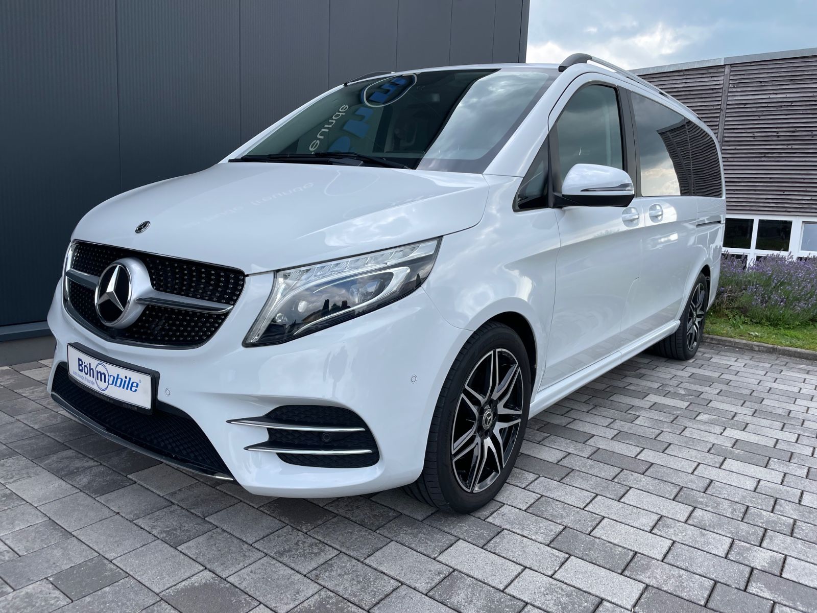Mercedes-Benz V 300 d AMG - Samsaru's Car Outlet
