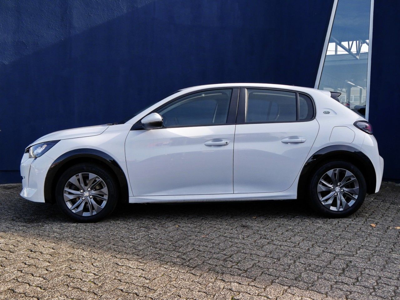 Peugeot 208-e Active Pack 136 - Samsaru's Car Outlet