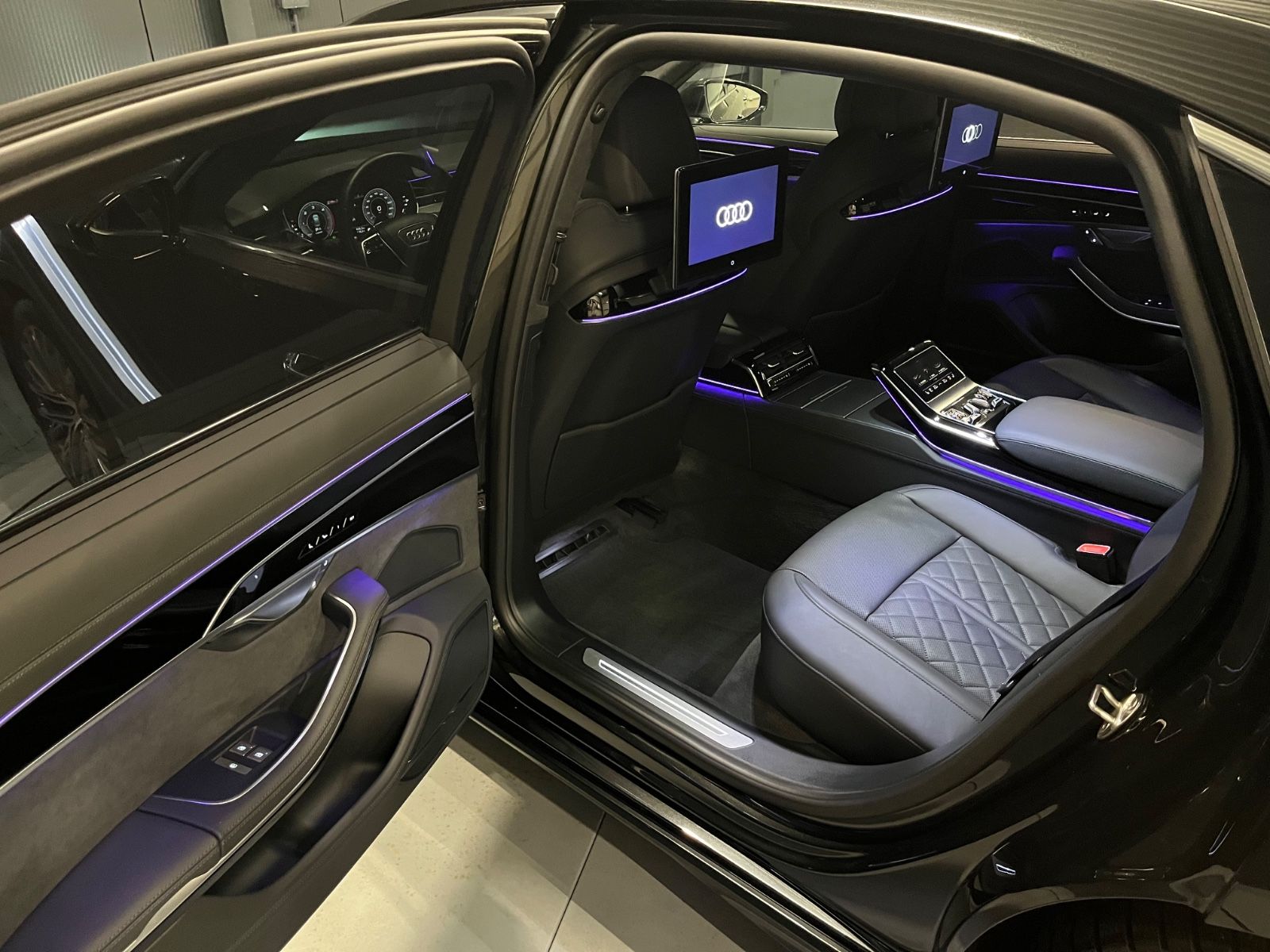 Audi A8 50 TDI L quattro - Samsaru's Car Outlet