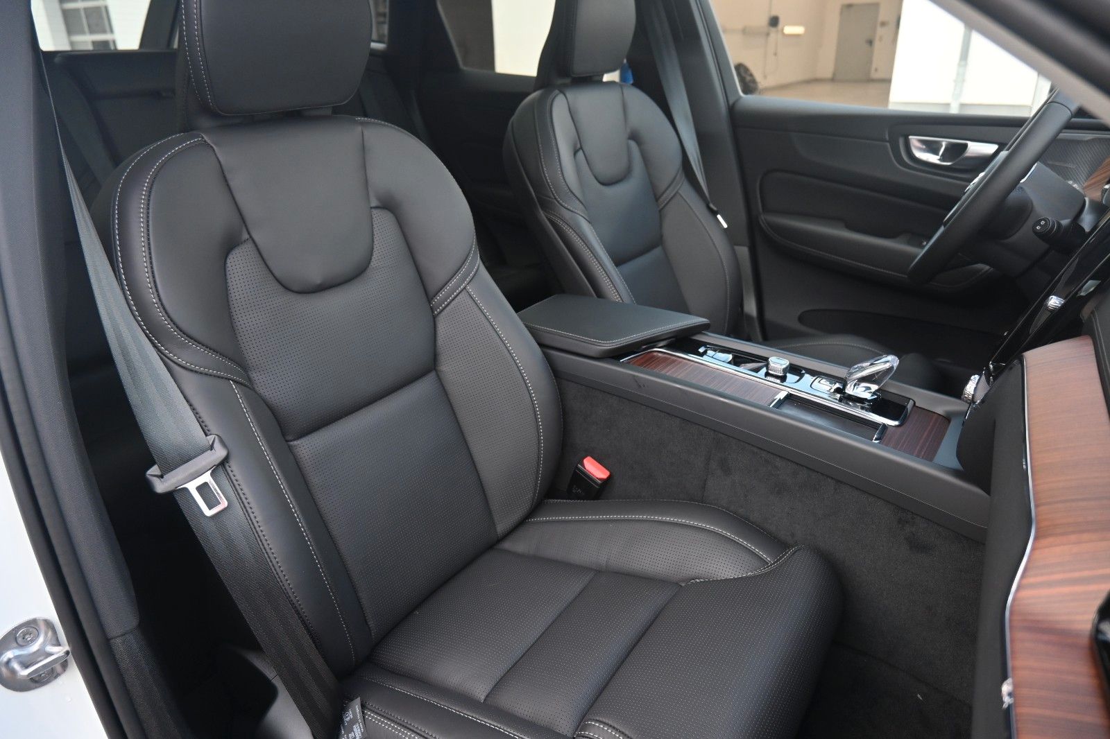 Volvo XC60 B4 D AWD Ultimate Dark*STDHZG*360°*LUFT*ACC