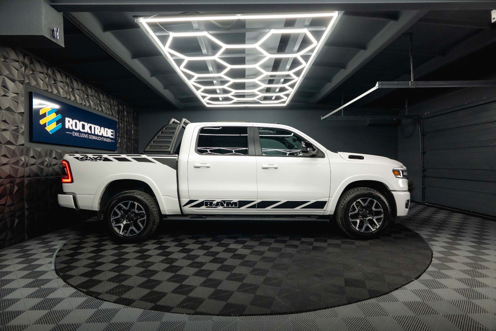 Dodge RAM 3.0 MY 25 TWIN TURBO LARAMIE Night Pano ACC