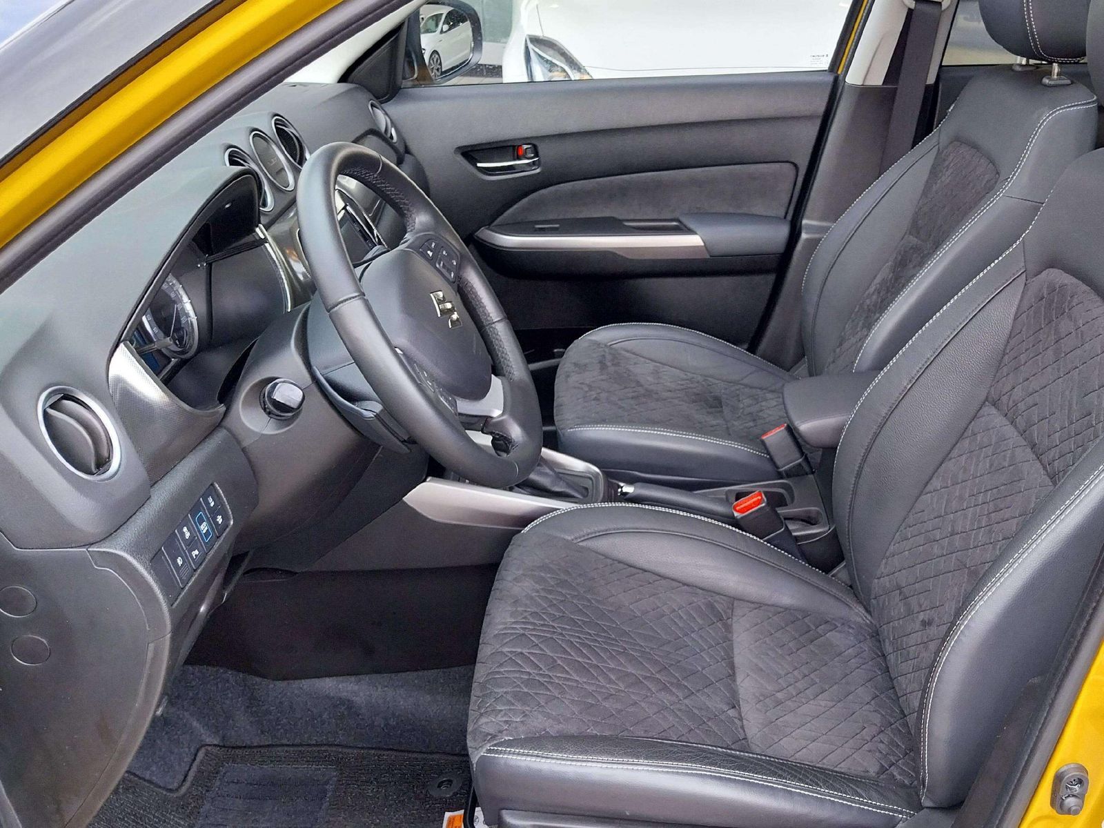 Suzuki Vitara 1.5 Dualjet Hybrid AGS Comfort+ - Samsaru's Car Outlet