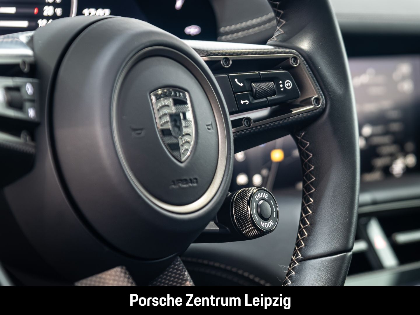 Porsche Taycan Turbo S Cross Turismo ActiveRide Burmeste