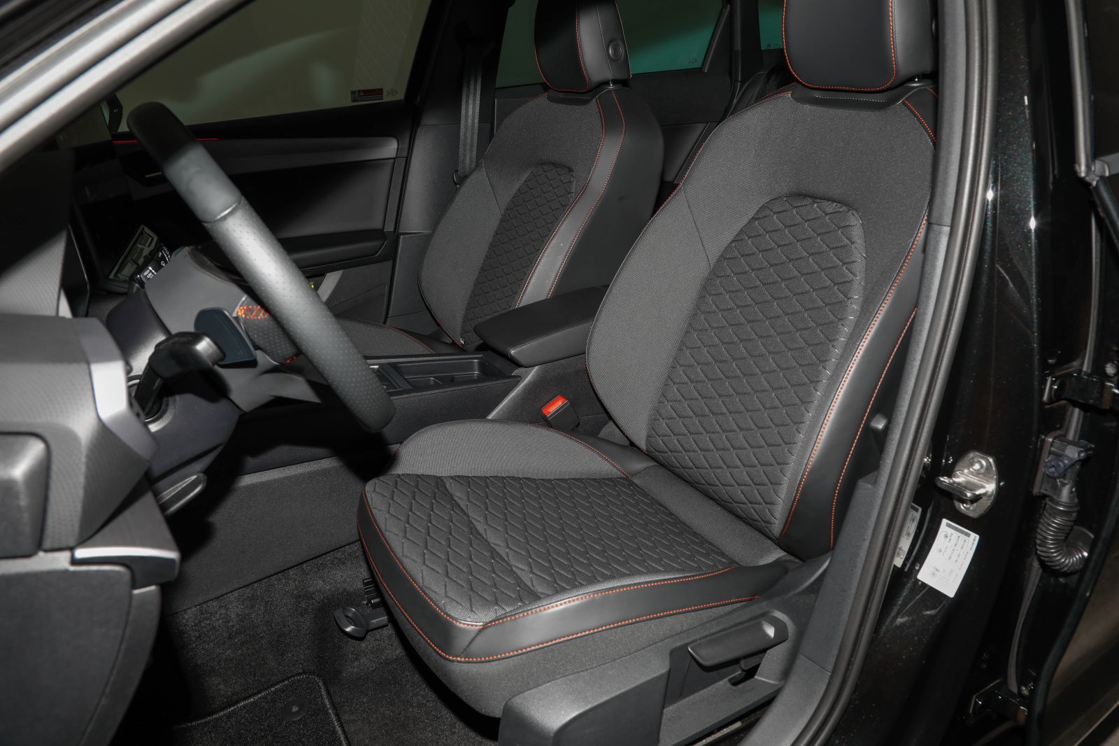 Seat Leon ST 2.0 TDI DSG FR AHK Navi Kamera ACC LED