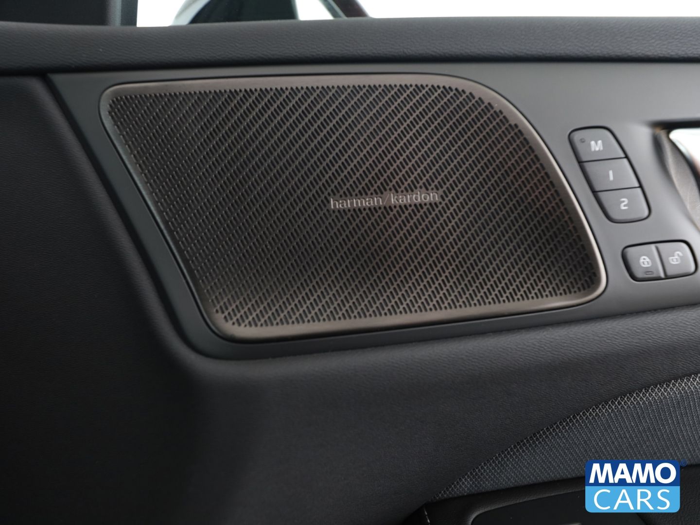 Volvo V60 T6 Recharge AWD Ultra Dark Plug-In Hybrid