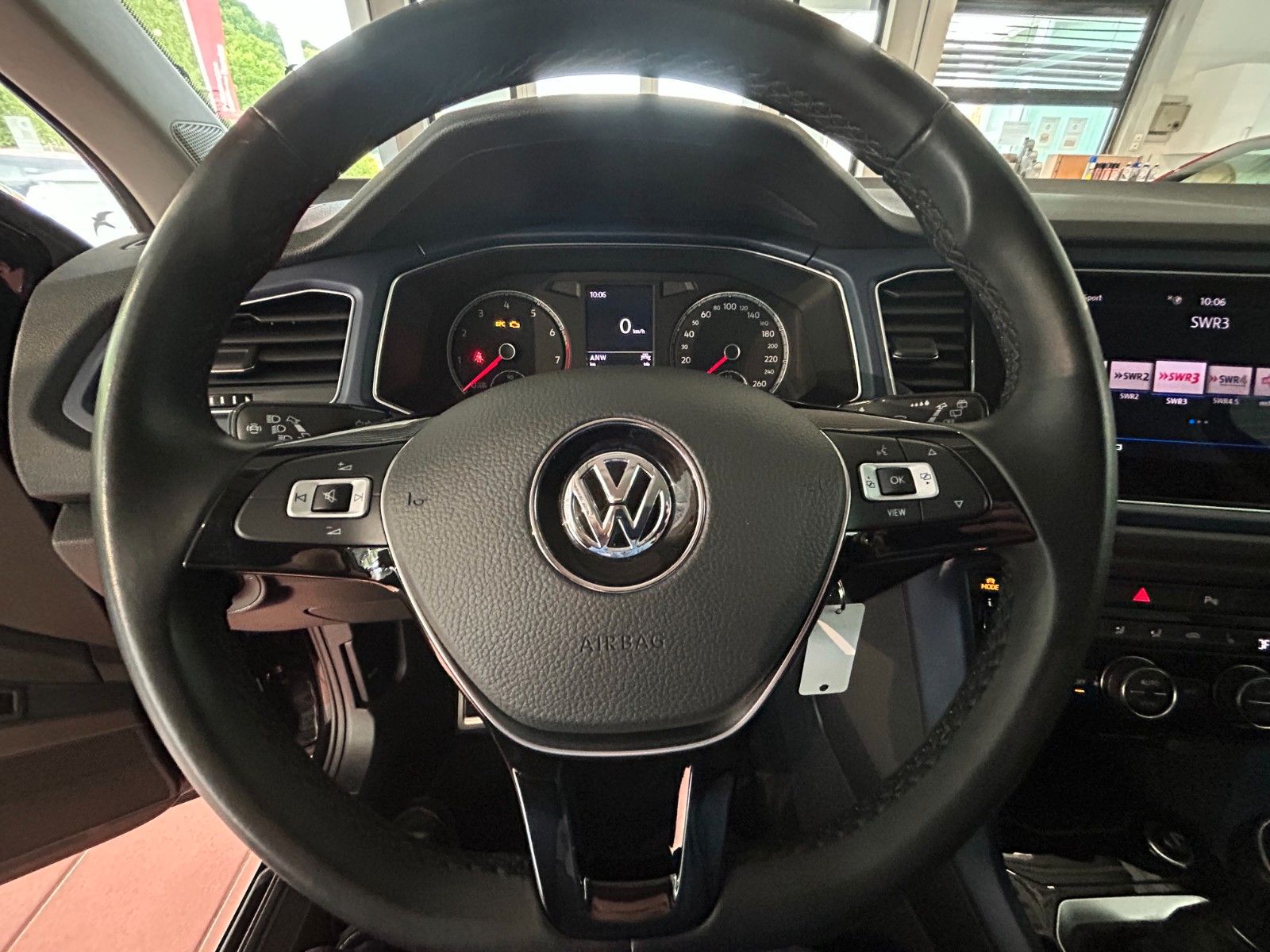 Volkswagen T-ROC 1.5 TSI United - Samsaru's Car Outlet