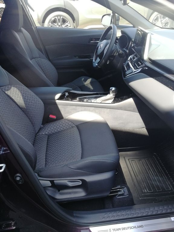 Toyota C-HR 2.0 Hybrid - Samsaru's Car Outlet