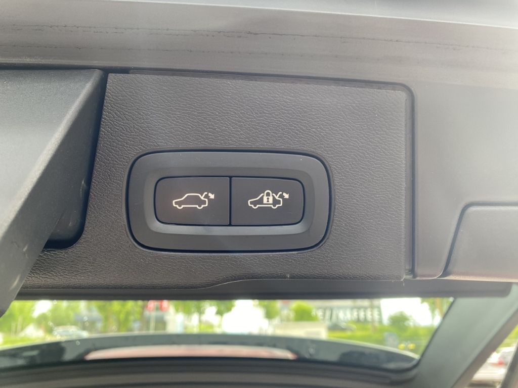 Volvo XC60 Ultra Black Edition Recharge Plug-In Hybrid