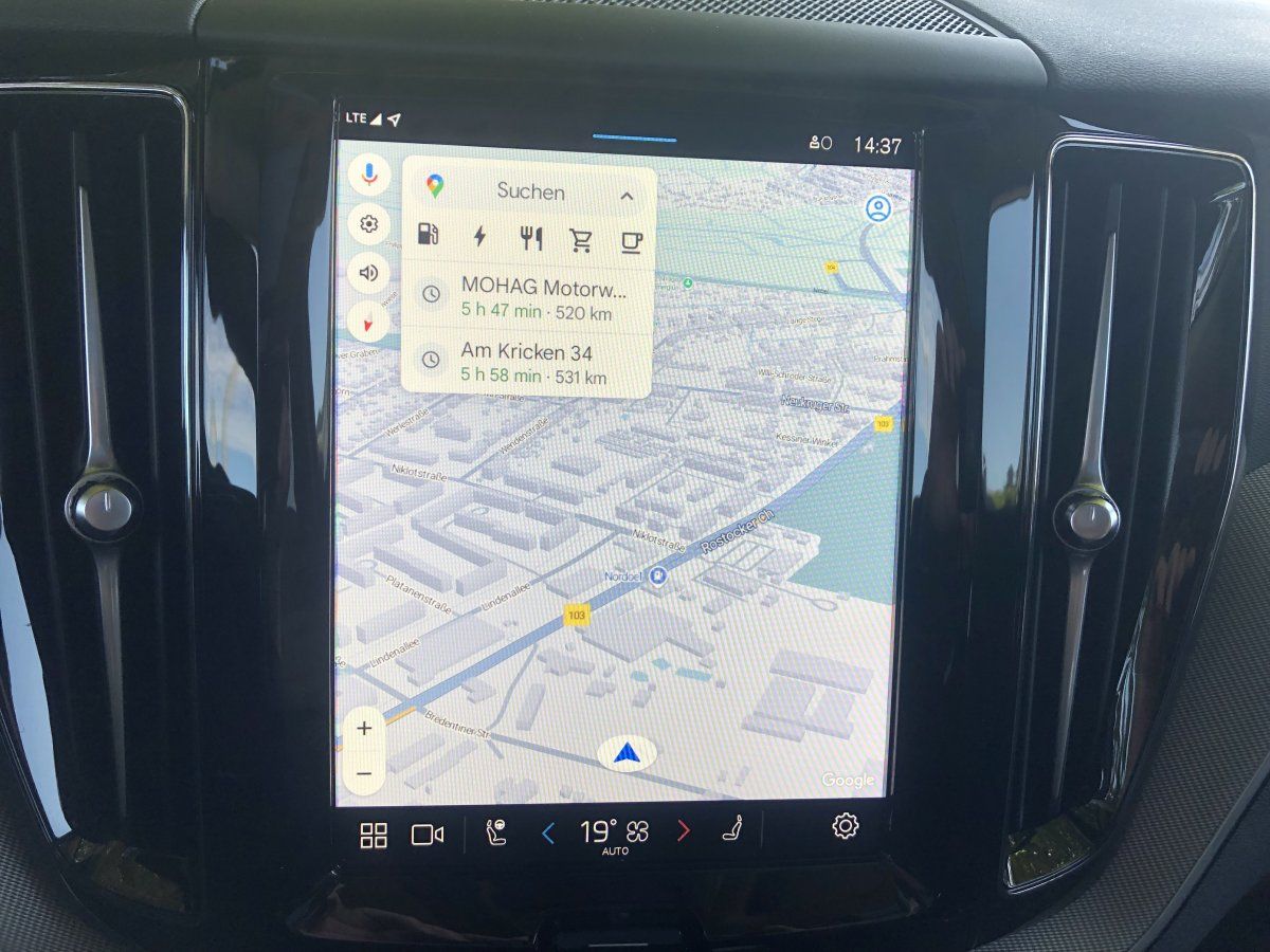 Volvo XC60 Plus Dark T8 AWD Anhängerzug