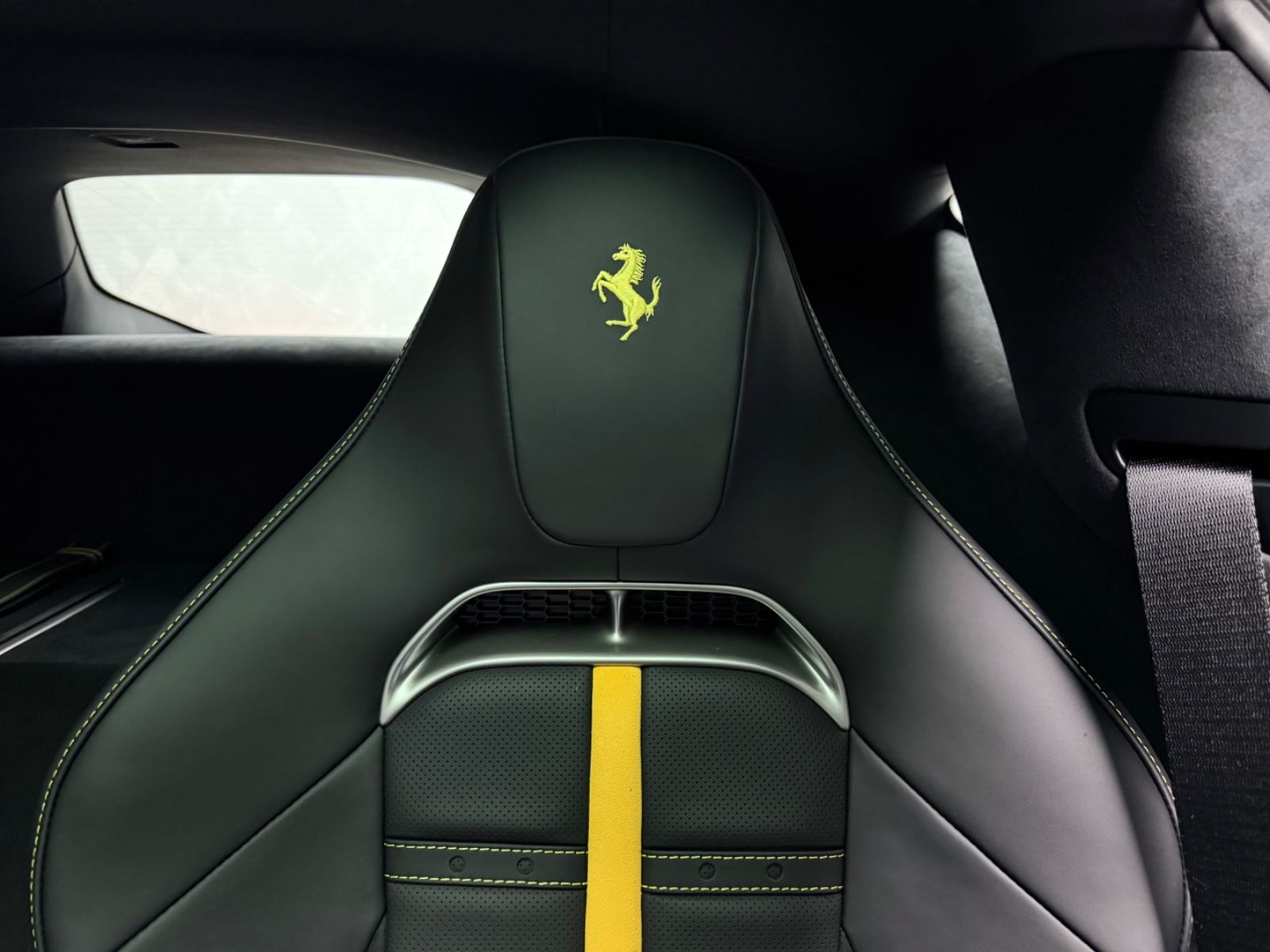 Ferrari 12Cilindri FULLCARBON VIOLA HONGKONG LIFT 360