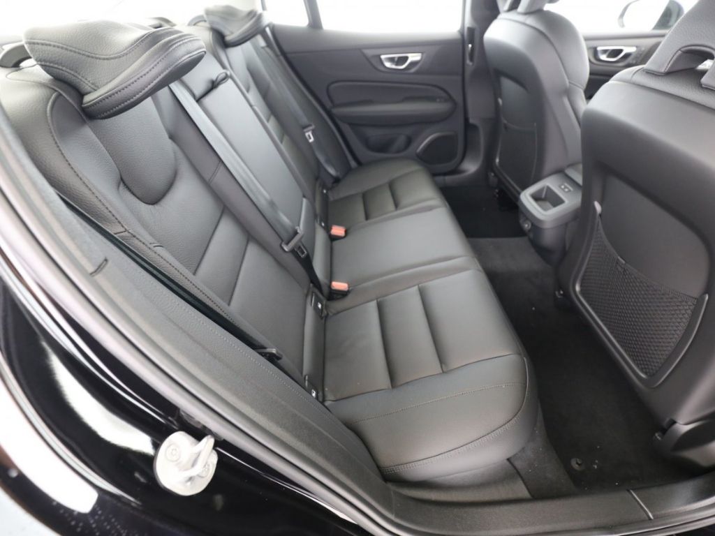 Volvo S60 Lim. B4 Plus Dark PANO NAVI STNDHZ HARMANN K