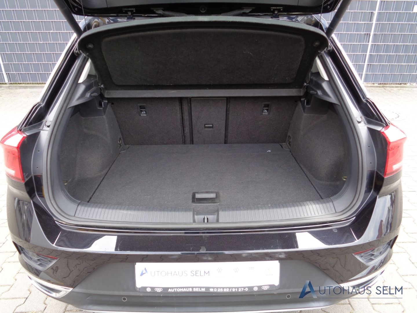 Volkswagen T-Roc 1.6 TDI IQ.DRIVE - Samsaru's Car Outlet
