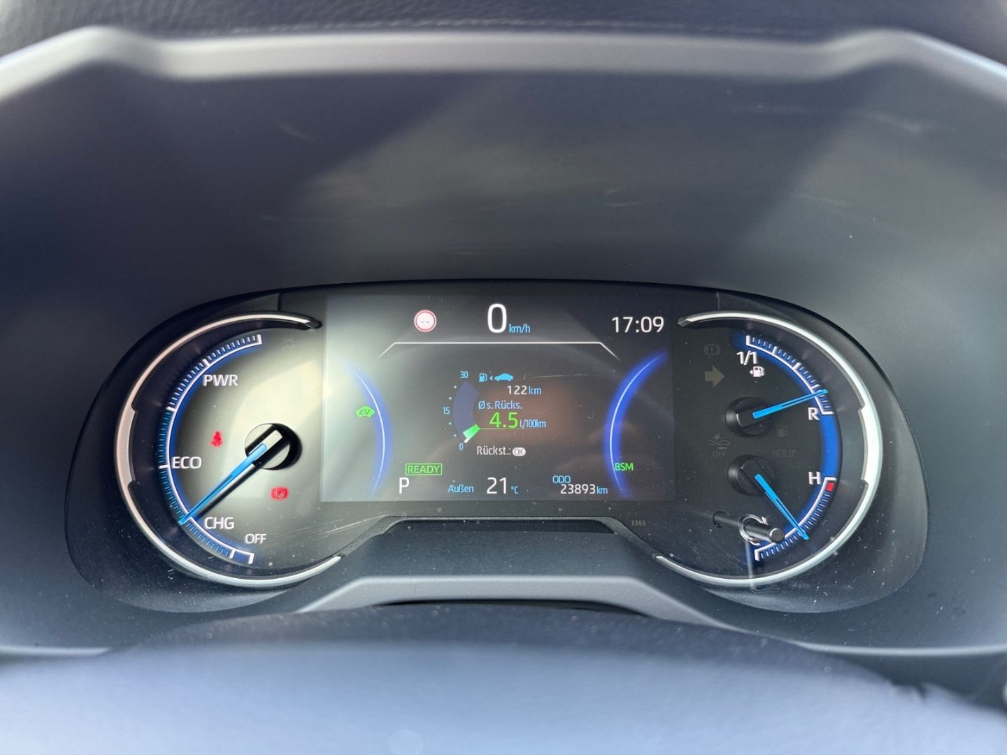Toyota RAV 4 2.5 4x2 Hybrid - Samsaru's Car Outlet