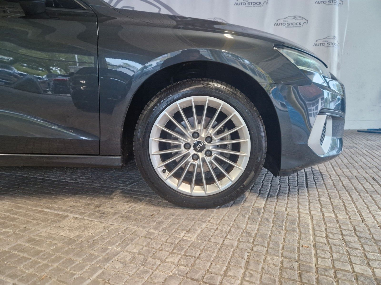 Audi A3 30 TFSI S tronic advanced LED Navi PDC Sitzh.