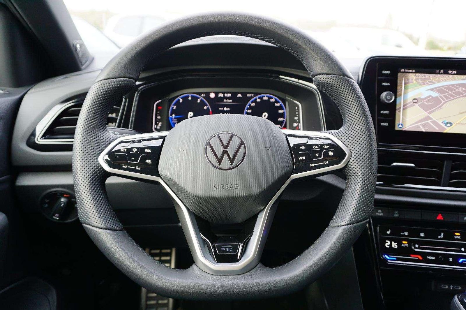 Volkswagen T-Roc R-Line 1.5 TSI 7-Gang DSG - Samsaru's Car Outlet