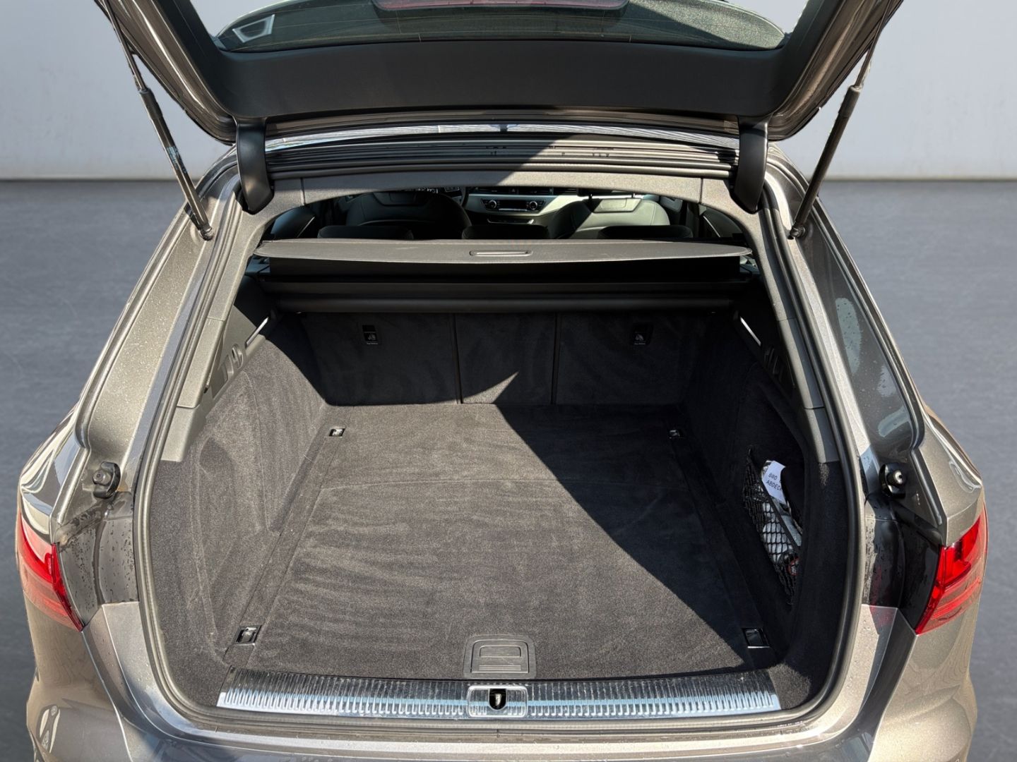 Audi A4 Avant 35 TFSI S tronic advanced - Samsaru's Car Outlet