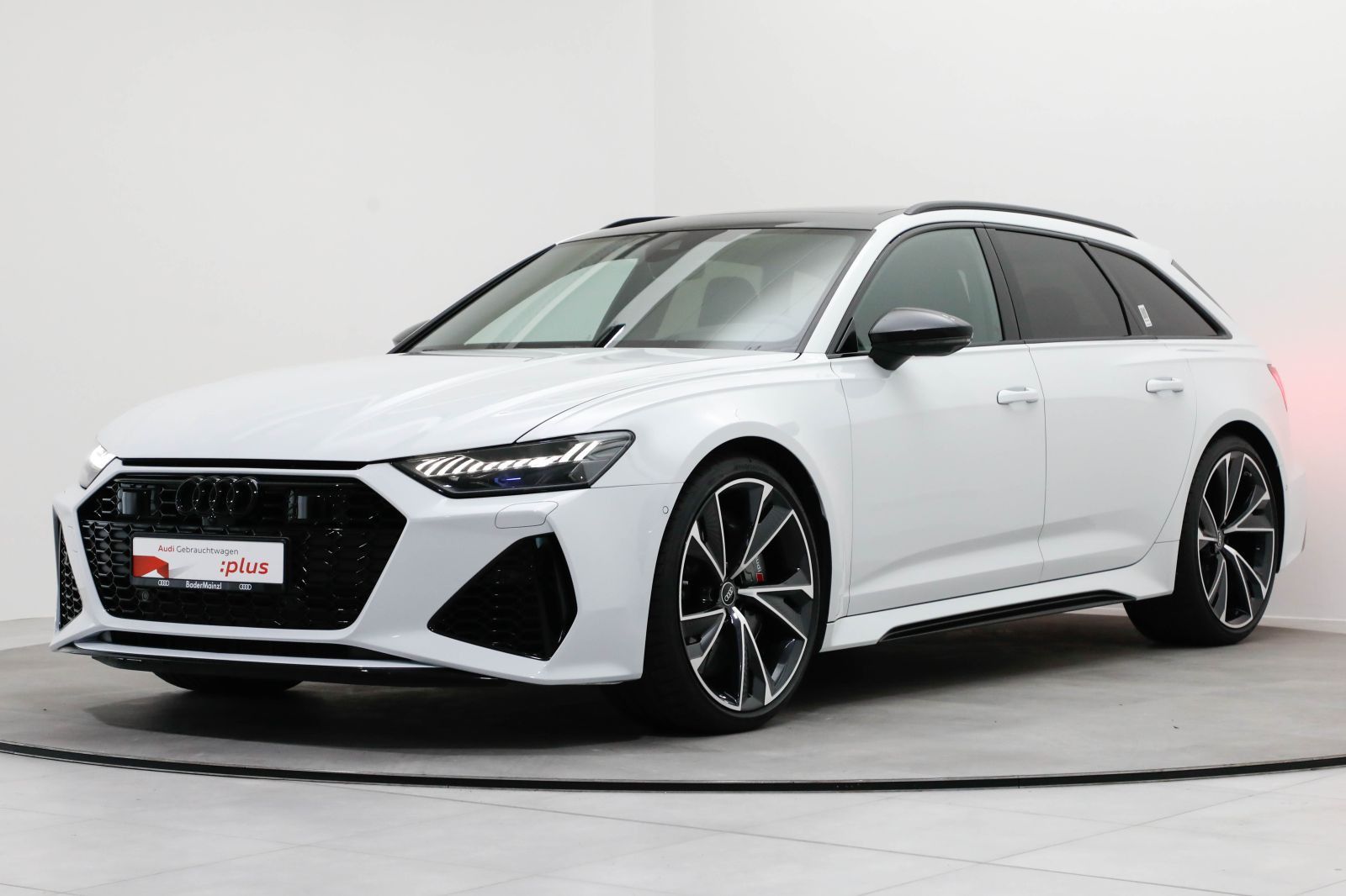 Audi RS 6 Avant AHK Matrix HUD Keramik Pano 305km/h