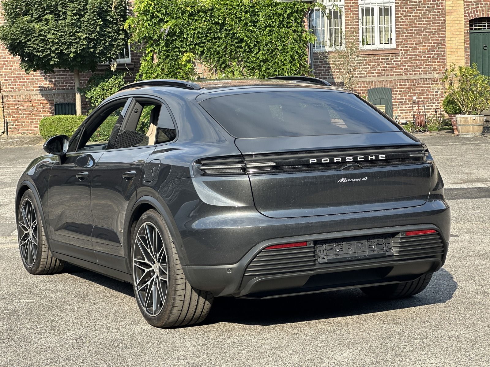 Porsche Macan 4 INNODRIVE - Samsaru's Car Outlet