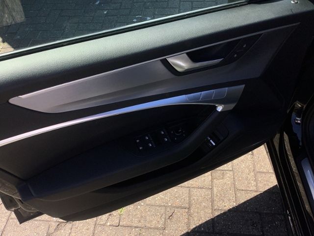 Audi A6 Avant 55 TFSI e SPORT - Samsaru's Car Outlet
