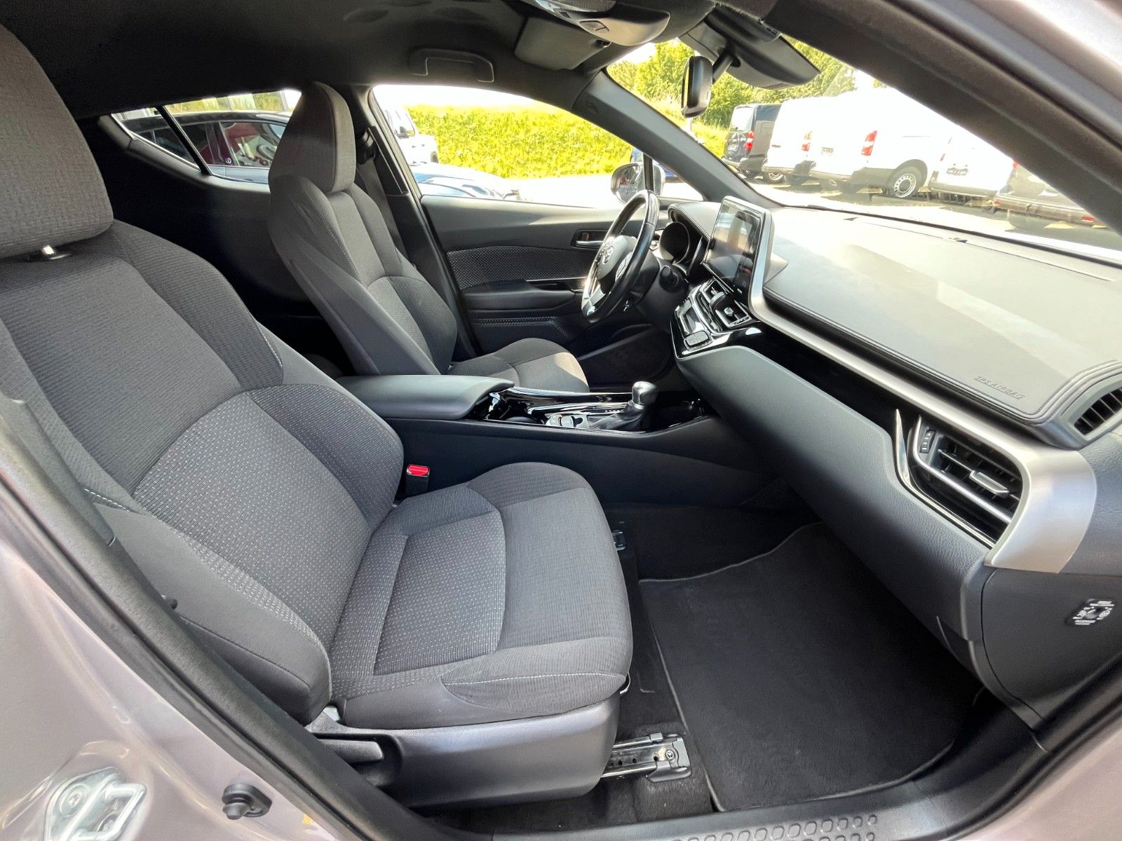 Toyota C-HR Hybrid - Samsaru's Car Outlet