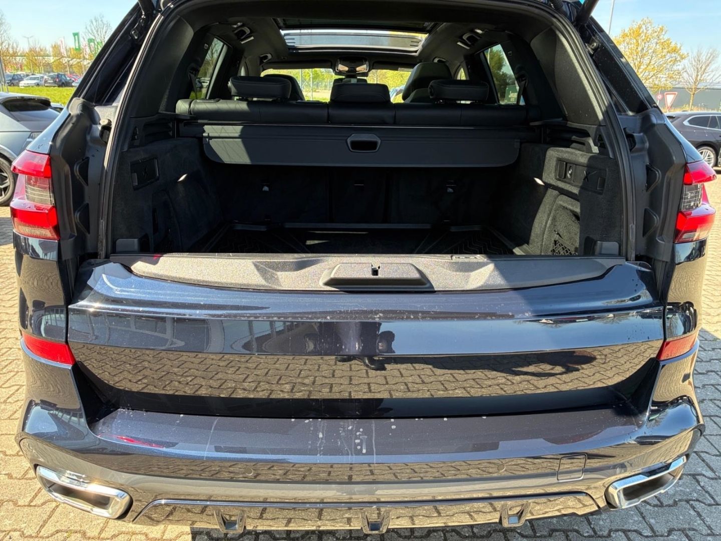BMW X5 XDRIVE45E M SPORT PAKET HuD MASSAGE LASER AHK