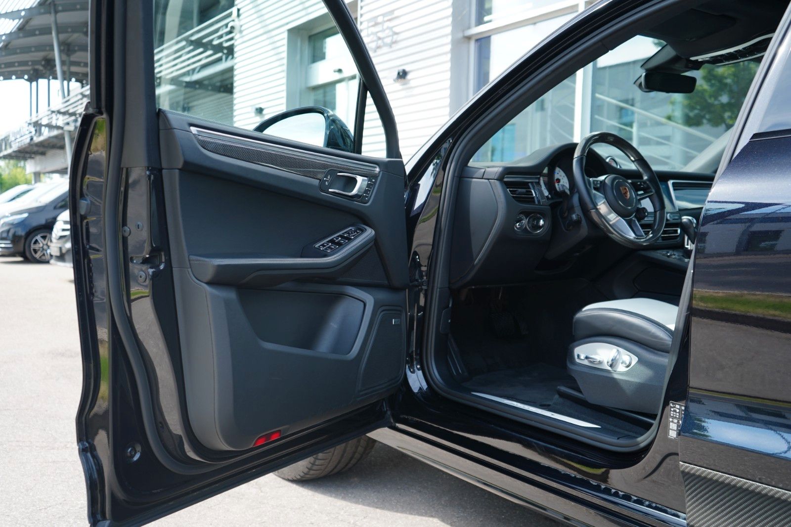 Porsche Macan S - Samsaru's Car Outlet