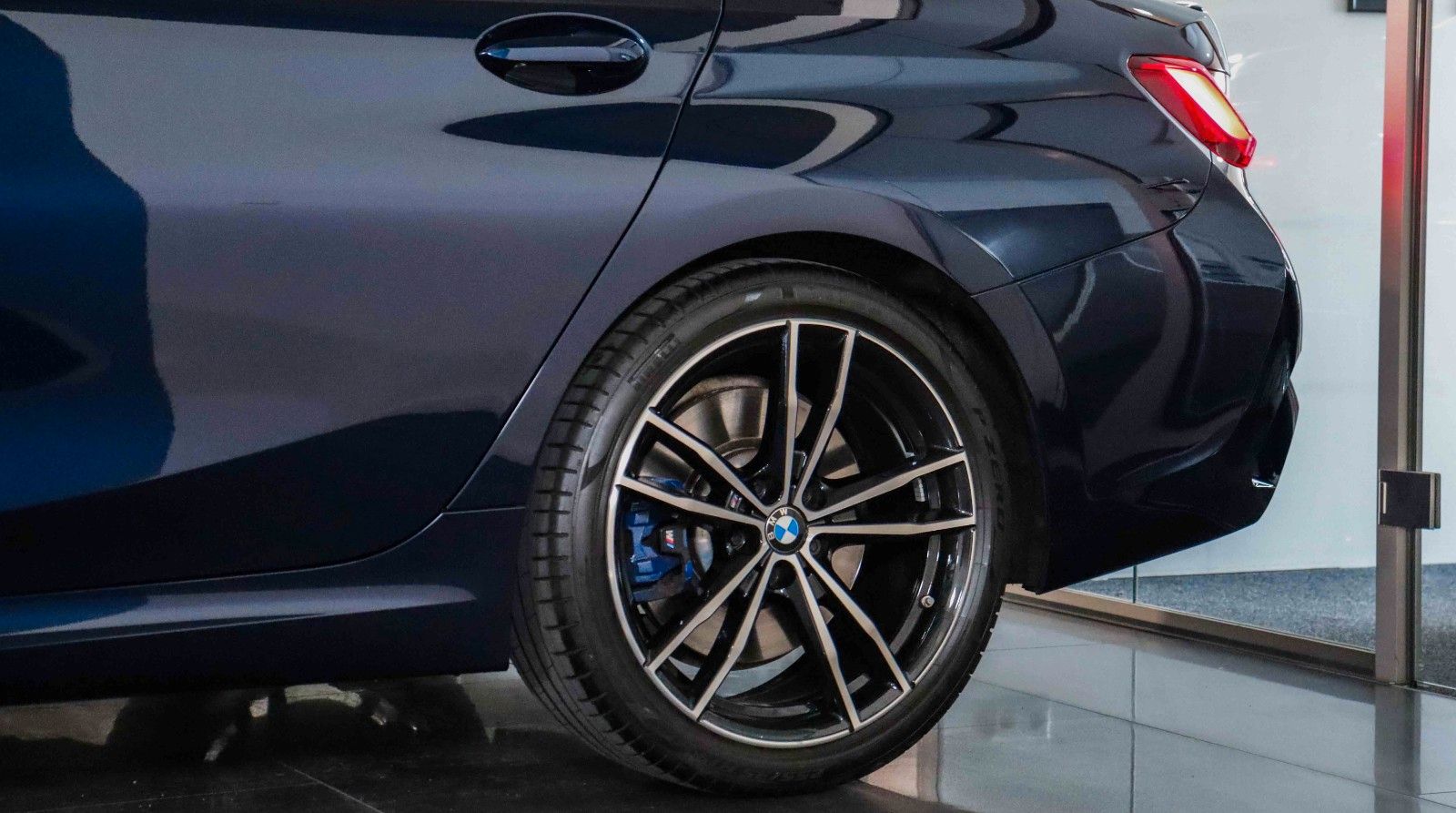 BMW 330i M SPORT SHADOW - Samsaru's Car Outlet
