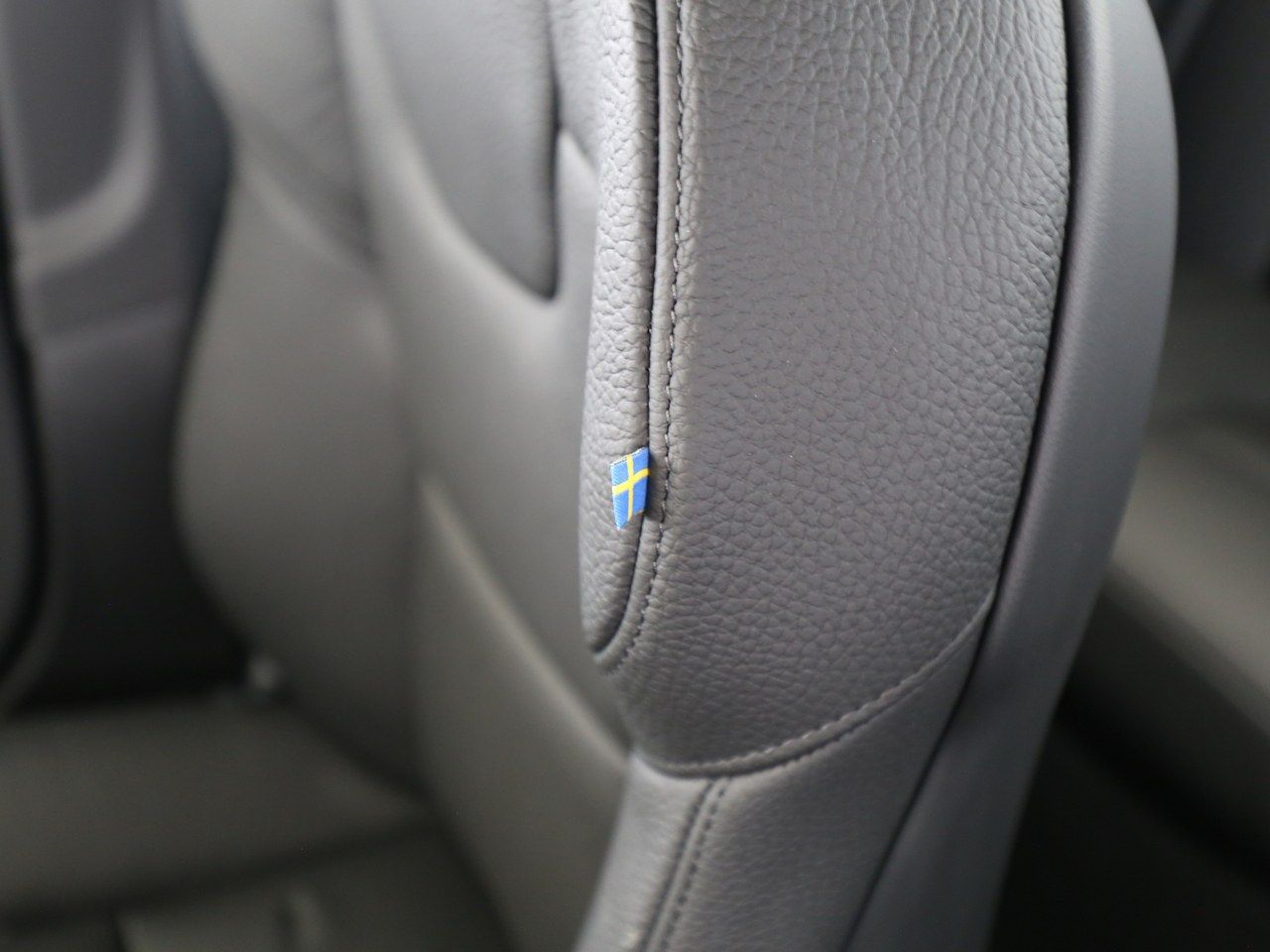 Volvo S60 Plug-In-Hybrid T8 Recharge AWD Ultimate Dark