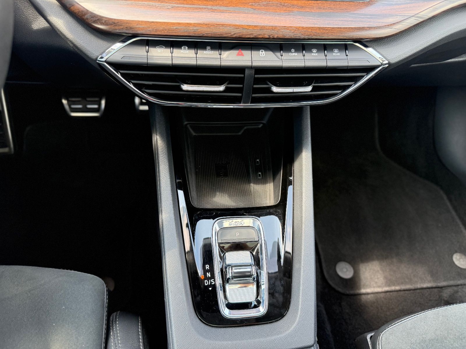 Skoda Octavia Combi Scout 4x4 - Samsaru's Car Outlet